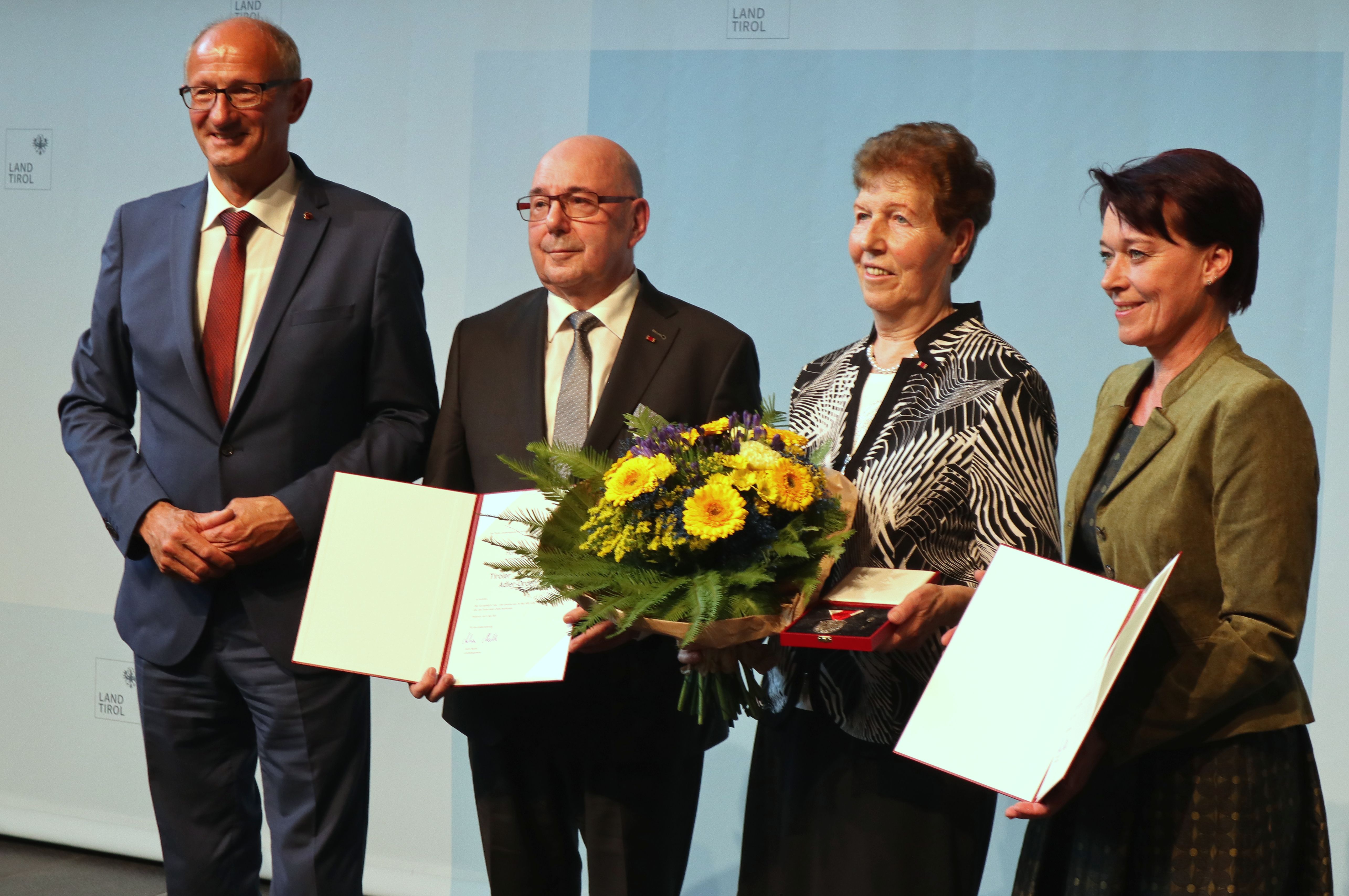 Verleihung Tiroler Adler Orden - 09.05.2023 - LH Mattle, Helga + Horst Bast, LTPin Ledl-Rossmann